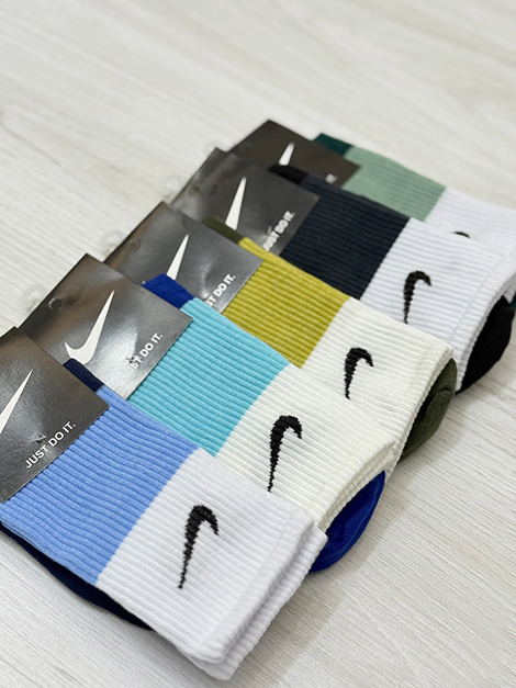 جوراب عروسکی (نایک)